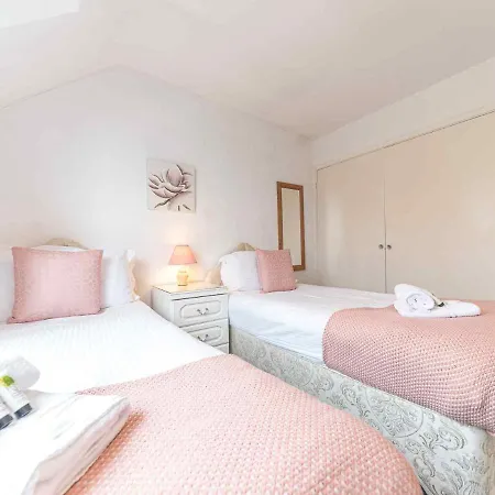 Pass The Keys Comfortable 3 Bed In Bowness With Parking